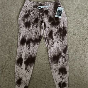 maroon lululemon joggers. size 10, never worn.